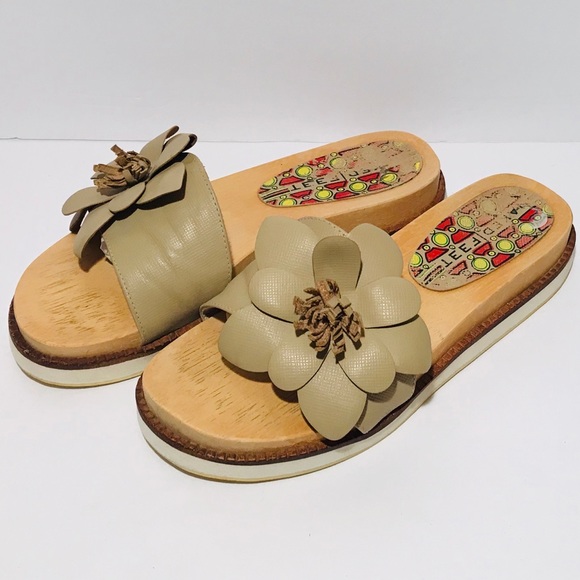 Naked Feet Brazil Tan Flower Sandals Size 6.5 - Picture 3 of 6